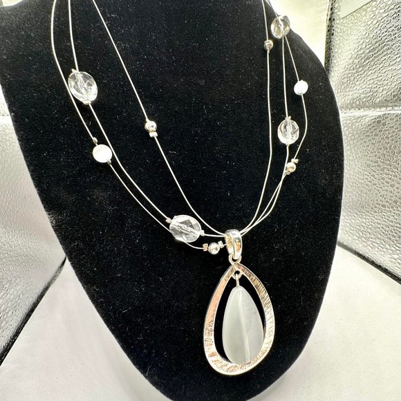 15-18" Silver and White Tiger Eye Shine Pendant Necklace Crystal - Picture 3 of 6